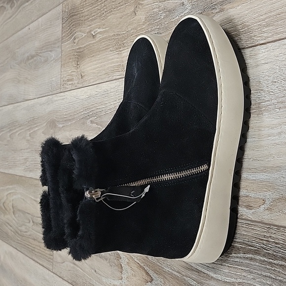 Aquatalia Size 8 Black Alison Suede Bootie with Shearling Trim Like New! - Picture 2 of 9